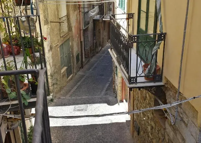 Madema Oda ve Kahvaltı Cefalù